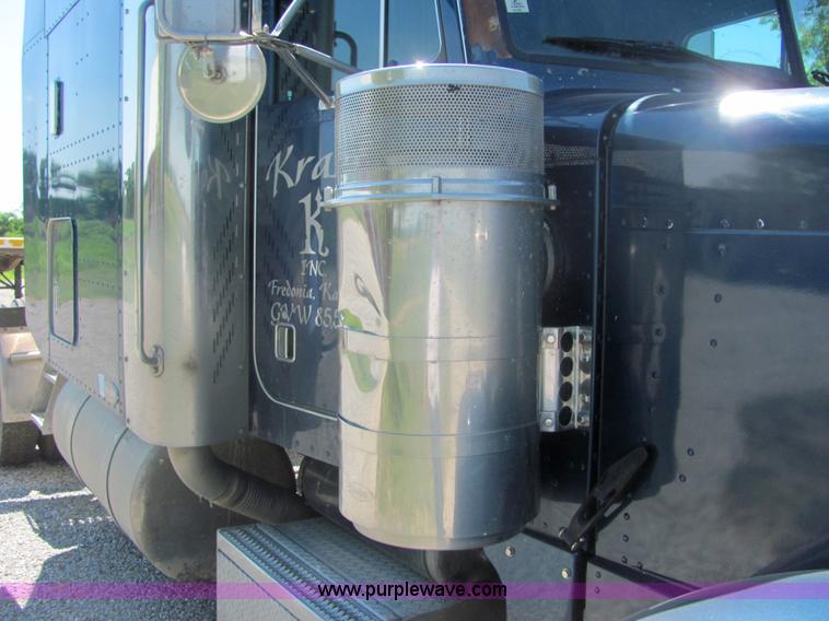 image for item 4634 2000 Peterbilt Conventional 379 semi truck