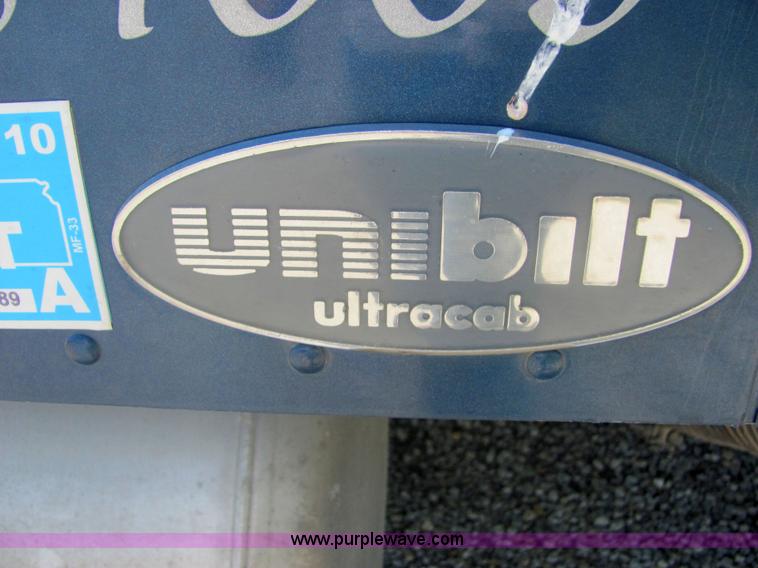 image for item 4634 2000 Peterbilt Conventional 379 semi truck