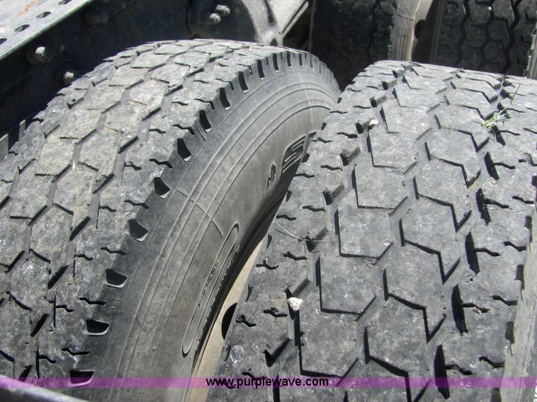 image for item 4634 2000 Peterbilt Conventional 379 semi truck