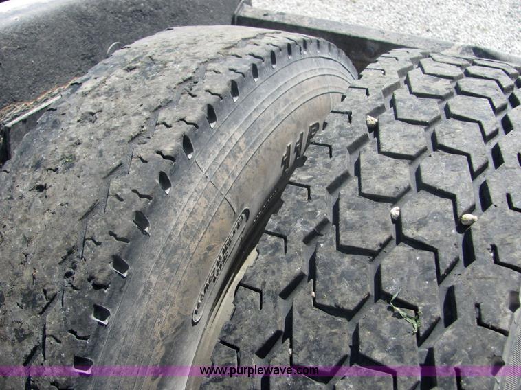 image for item 4634 2000 Peterbilt Conventional 379 semi truck