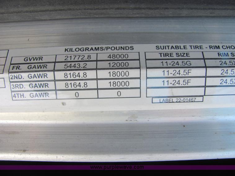 image for item 4634 2000 Peterbilt Conventional 379 semi truck