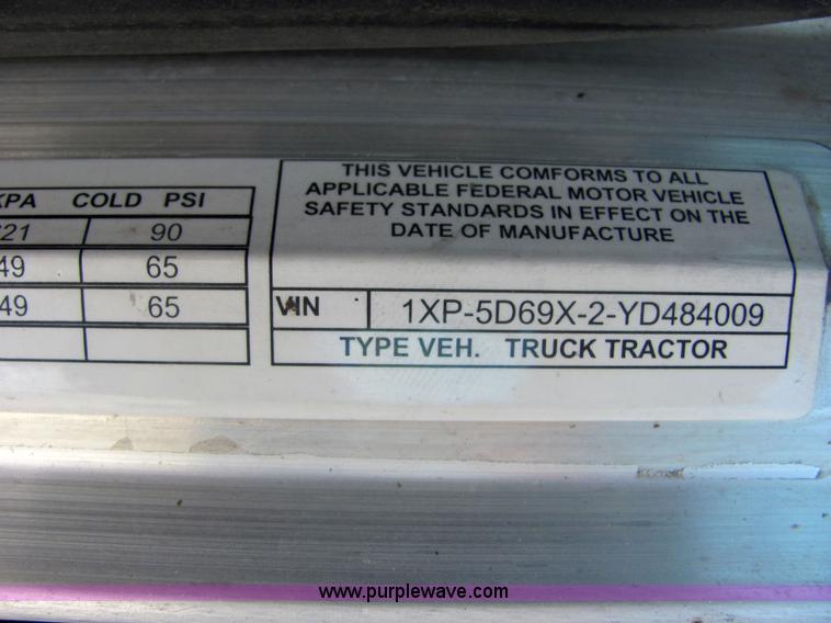 image for item 4634 2000 Peterbilt Conventional 379 semi truck