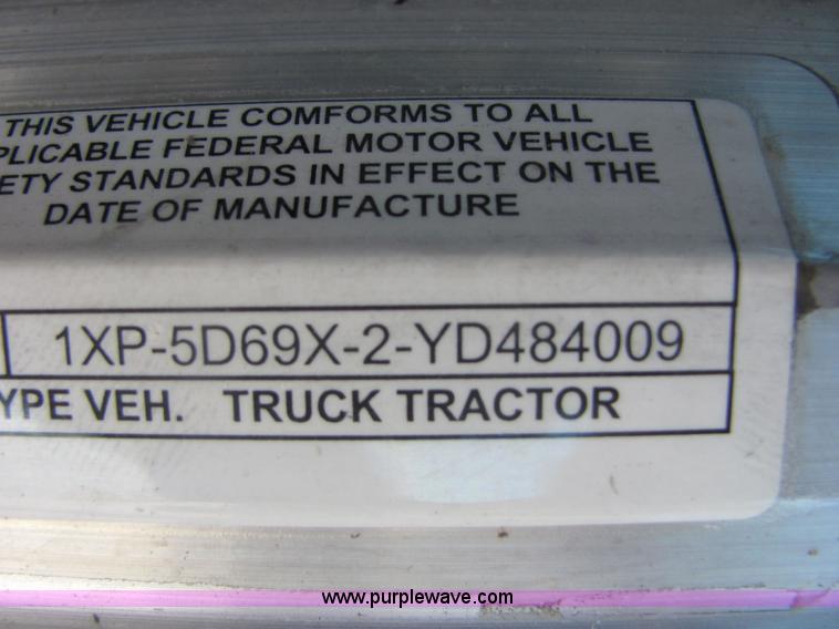 image for item 4634 2000 Peterbilt Conventional 379 semi truck