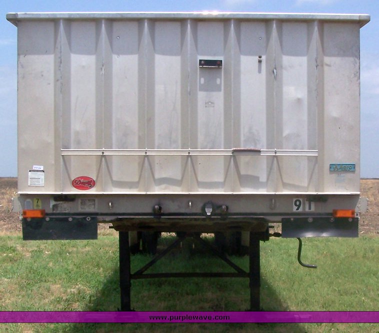 image for item 8506 1990 East 48' aluminum trailer