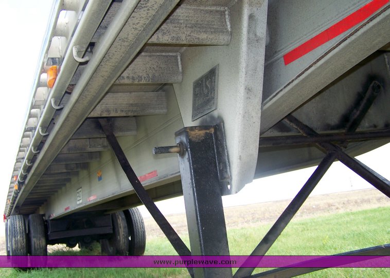 image for item 8506 1990 East 48' aluminum trailer