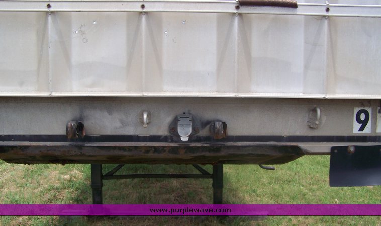 image for item 8506 1990 East 48' aluminum trailer