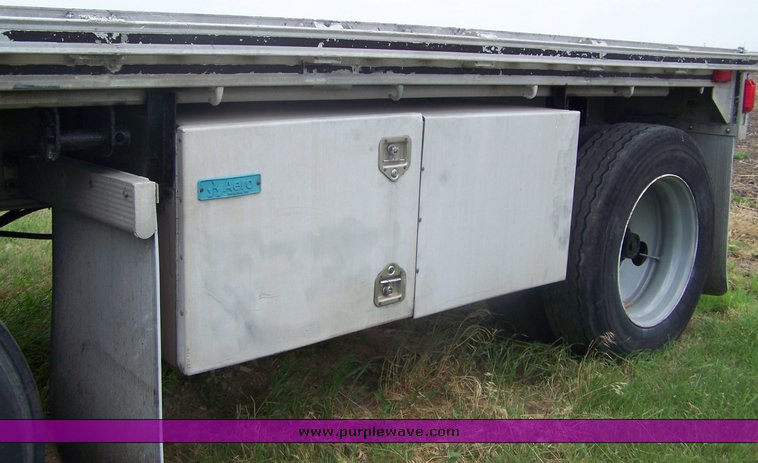 image for item 8506 1990 East 48' aluminum trailer
