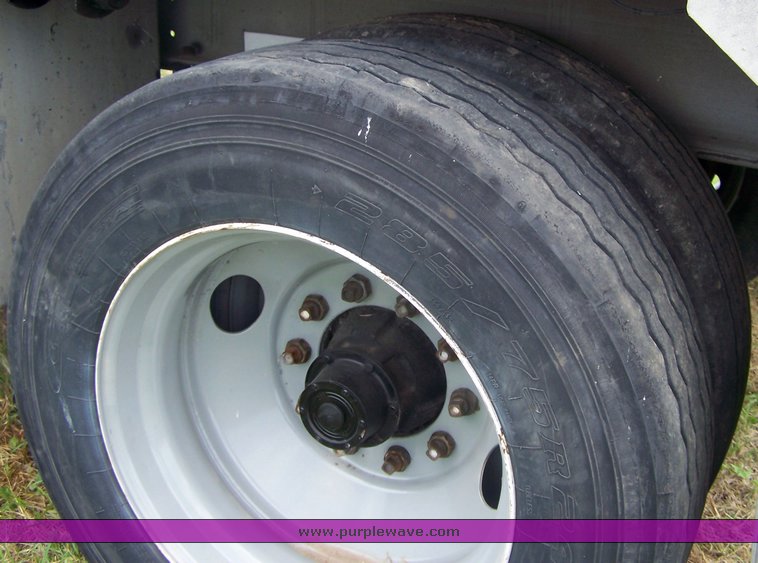 image for item 8506 1990 East 48' aluminum trailer