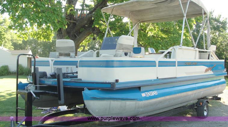 image for item 1710 1996 Crestline 20' pontoon boat
