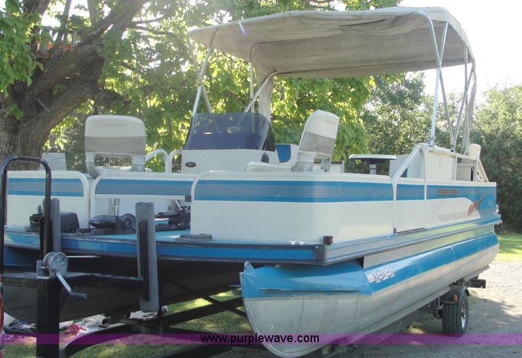 image for item 1710 1996 Crestline 20' pontoon boat