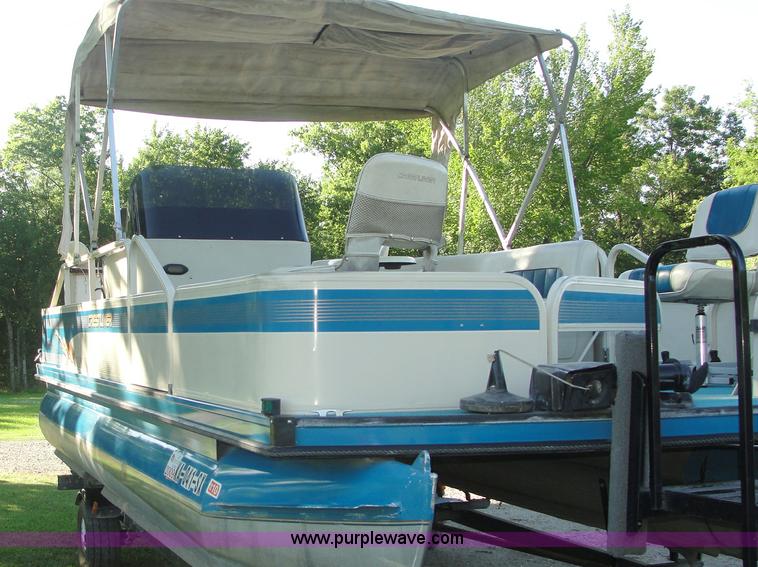 image for item 1710 1996 Crestline 20' pontoon boat