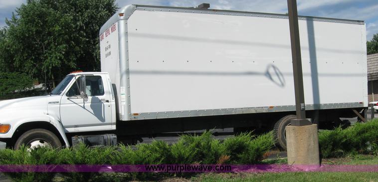 image for item 2023 1999 Ford F800 box van
