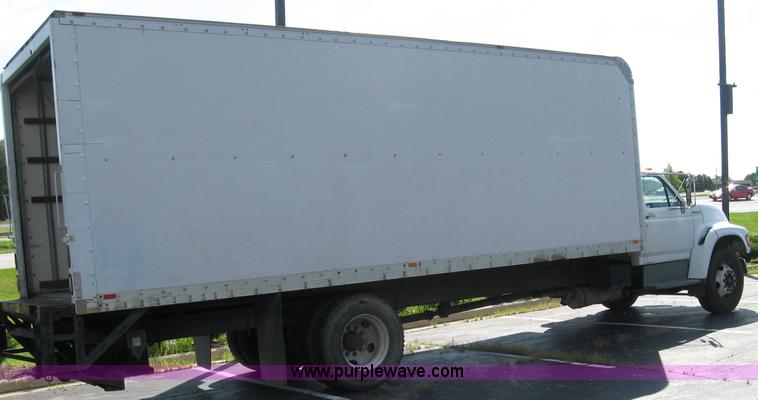 image for item 2023 1999 Ford F800 box van
