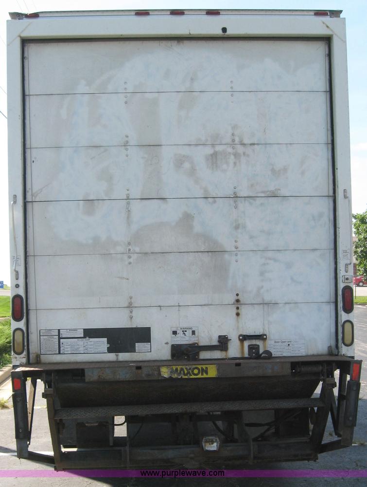 image for item 2023 1999 Ford F800 box van