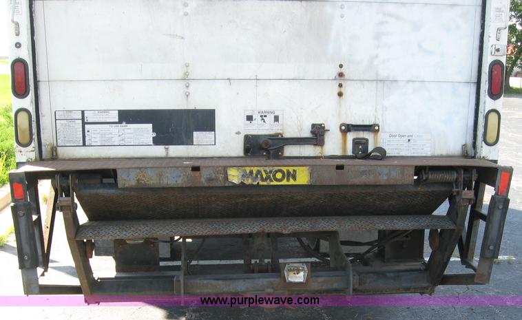 image for item 2023 1999 Ford F800 box van