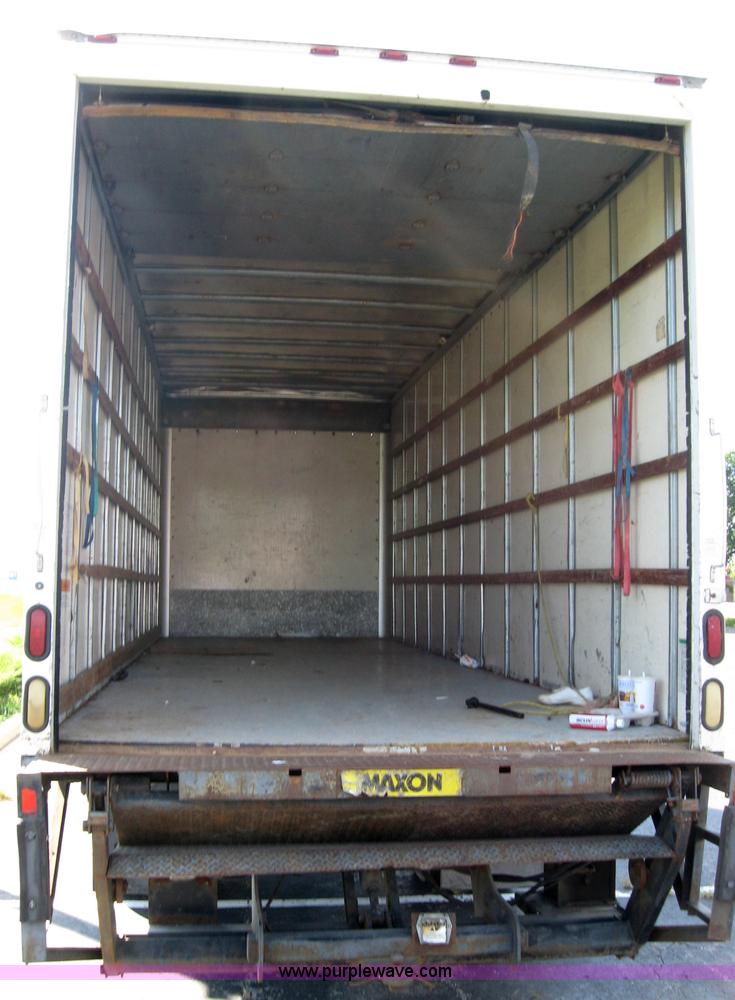 image for item 2023 1999 Ford F800 box van