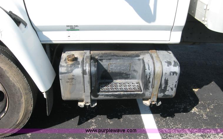 image for item 2023 1999 Ford F800 box van