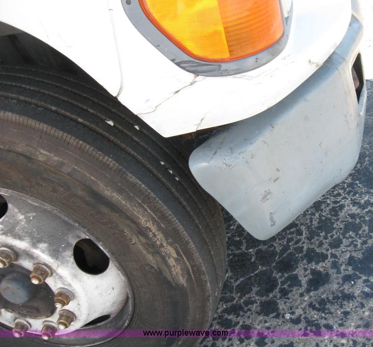 image for item 2023 1999 Ford F800 box van