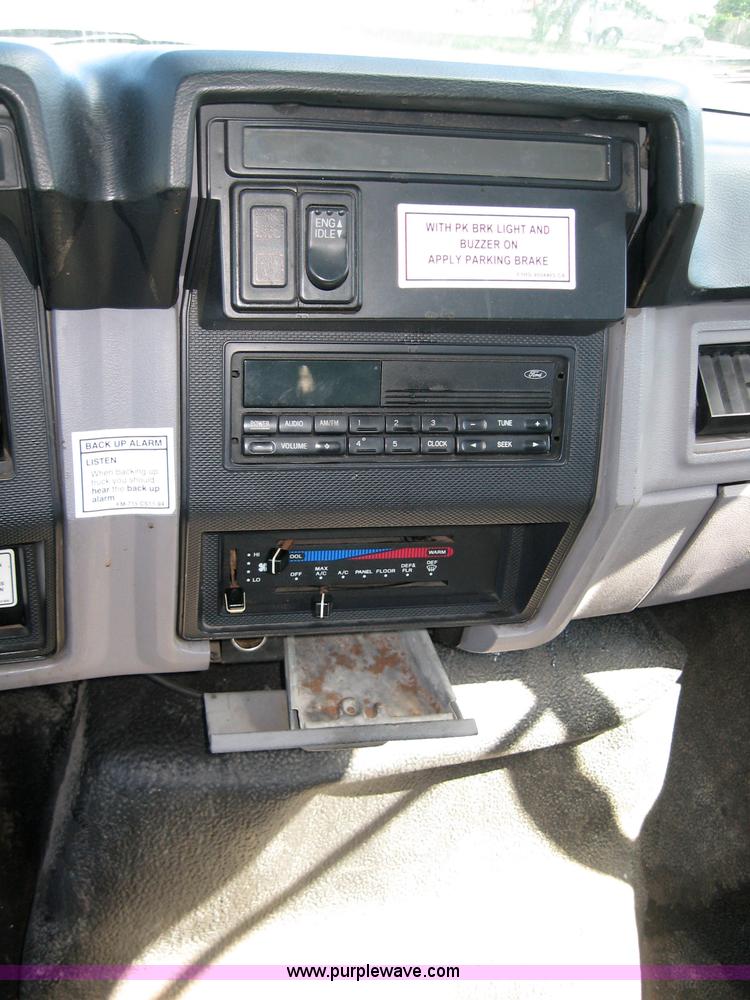 image for item 2023 1999 Ford F800 box van