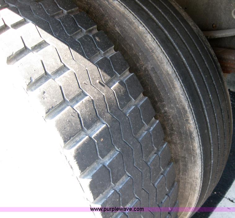 image for item 2023 1999 Ford F800 box van