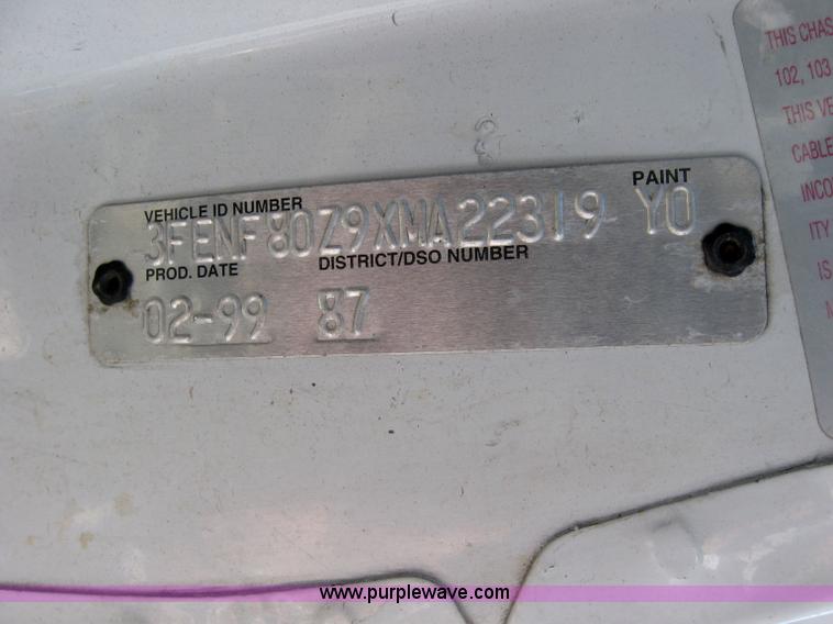 image for item 2023 1999 Ford F800 box van