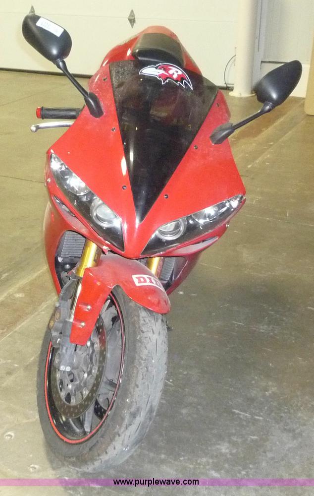 image for item 2150 2006 Yamaha YZF-R1 motorcycle