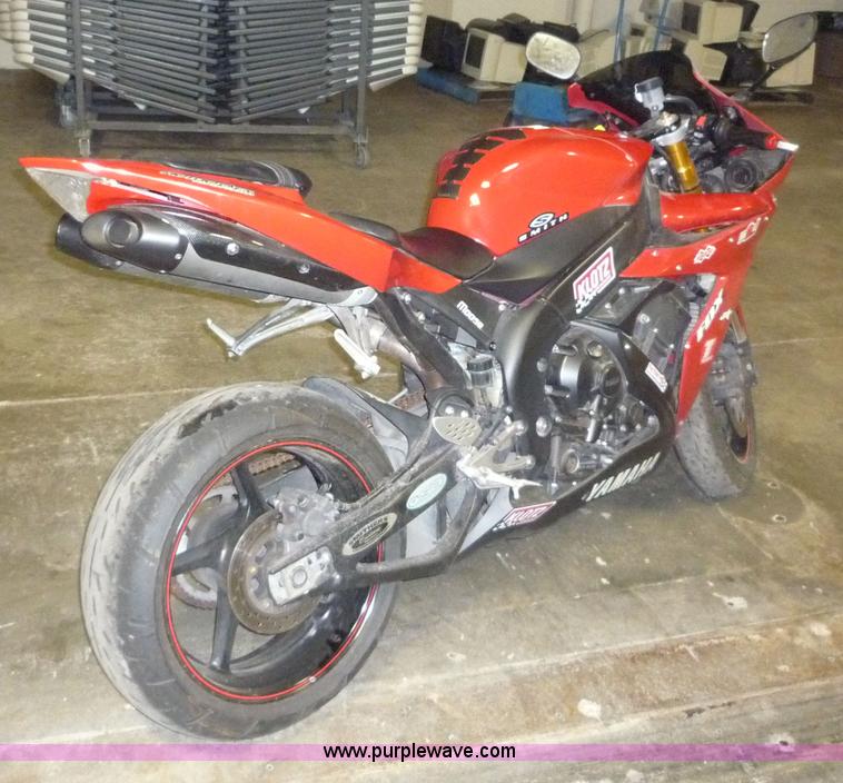 image for item 2150 2006 Yamaha YZF-R1 motorcycle