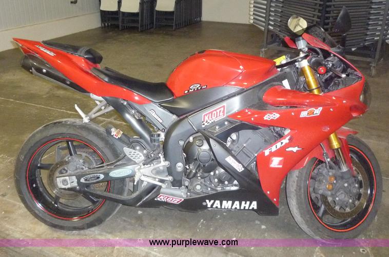 image for item 2150 2006 Yamaha YZF-R1 motorcycle