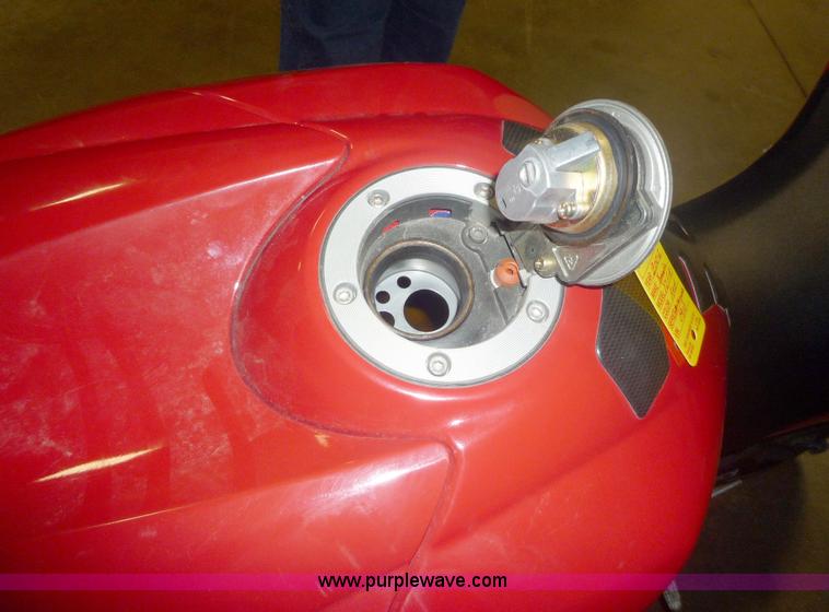 image for item 2150 2006 Yamaha YZF-R1 motorcycle