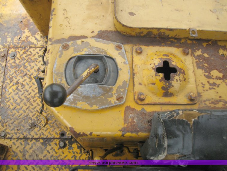 image for item 2218 1977 Caterpillar D8K dozer
