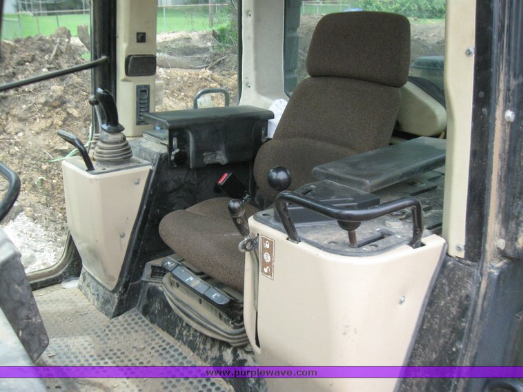 image for item 2220 2001 Cat 963C track loader