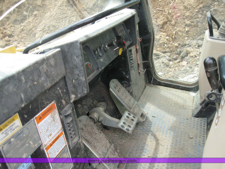 image for item 2220 2001 Cat 963C track loader