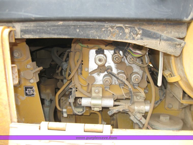 image for item 2220 2001 Cat 963C track loader