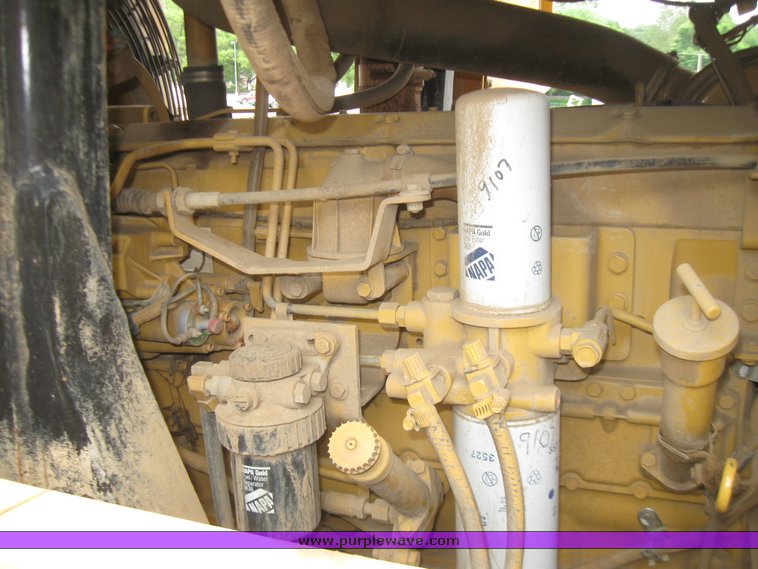 image for item 2220 2001 Cat 963C track loader