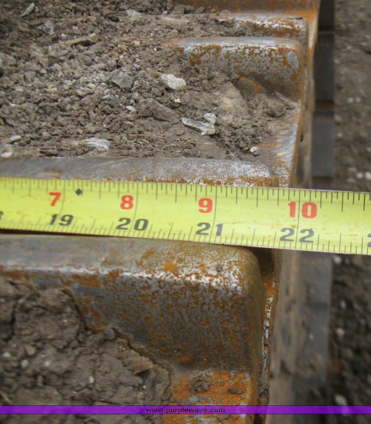 image for item 2220 2001 Cat 963C track loader