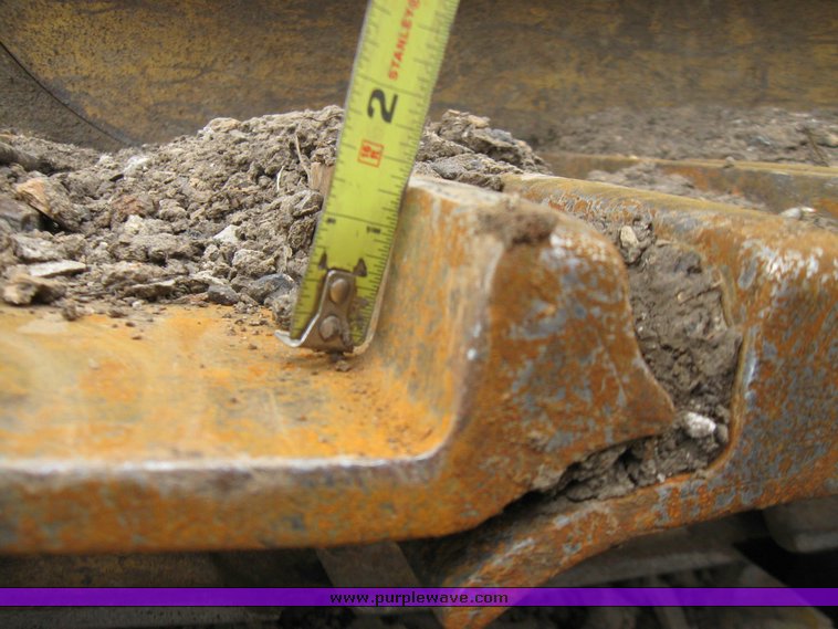 image for item 2220 2001 Cat 963C track loader