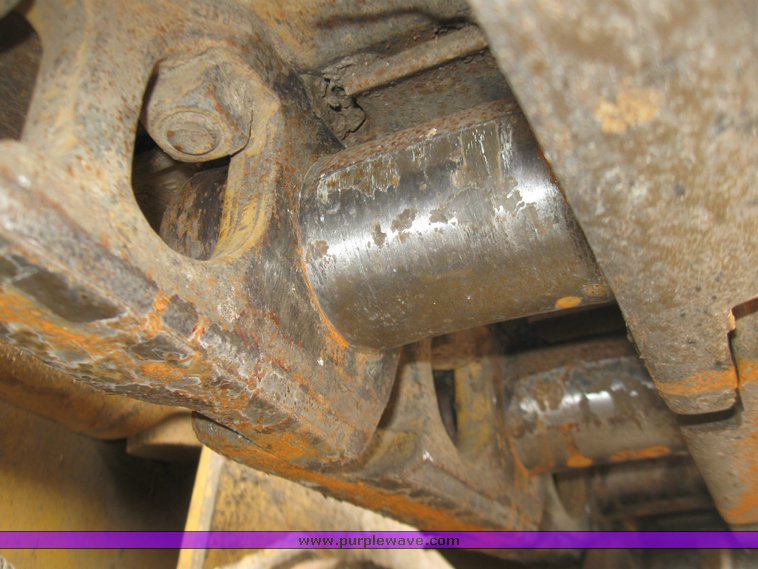 image for item 2220 2001 Cat 963C track loader