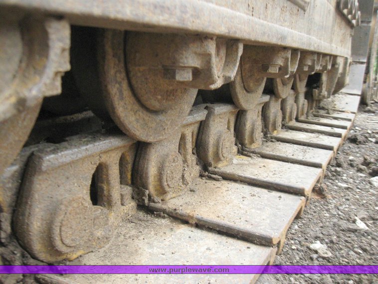 image for item 2220 2001 Cat 963C track loader