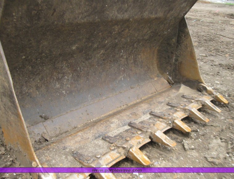 image for item 2220 2001 Cat 963C track loader