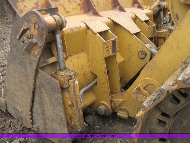 image for item 2220 2001 Cat 963C track loader