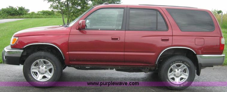 image for item 2225 2000 Toyota 4 Runner SR5