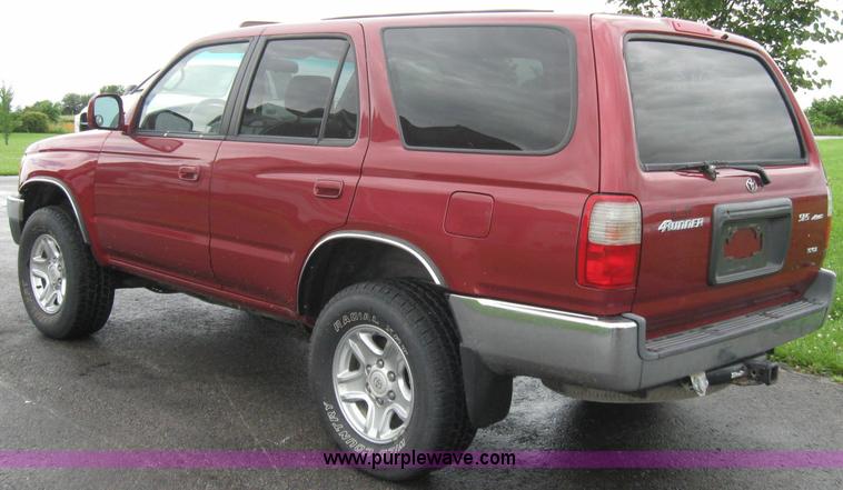 image for item 2225 2000 Toyota 4 Runner SR5