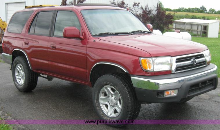 image for item 2225 2000 Toyota 4 Runner SR5