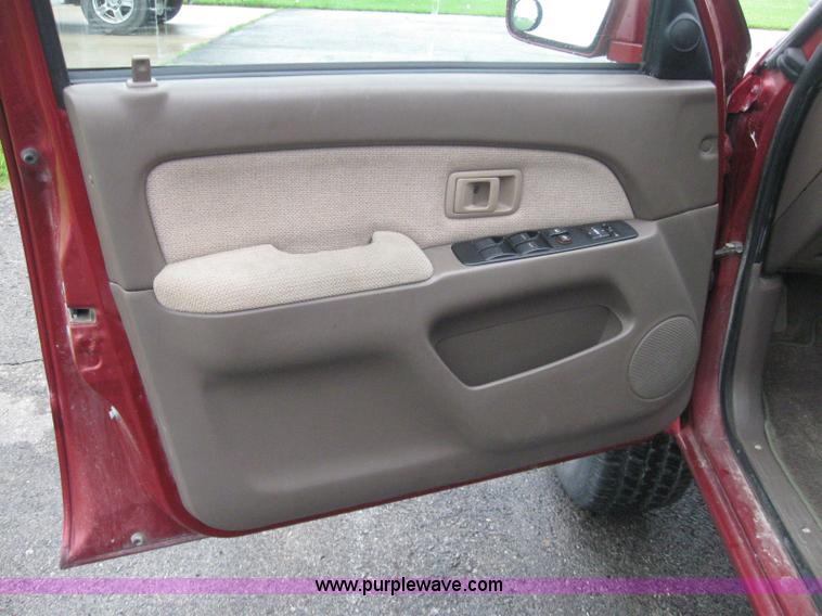 image for item 2225 2000 Toyota 4 Runner SR5