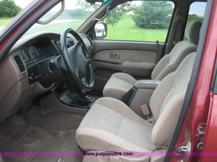 image for item 2225 2000 Toyota 4 Runner SR5