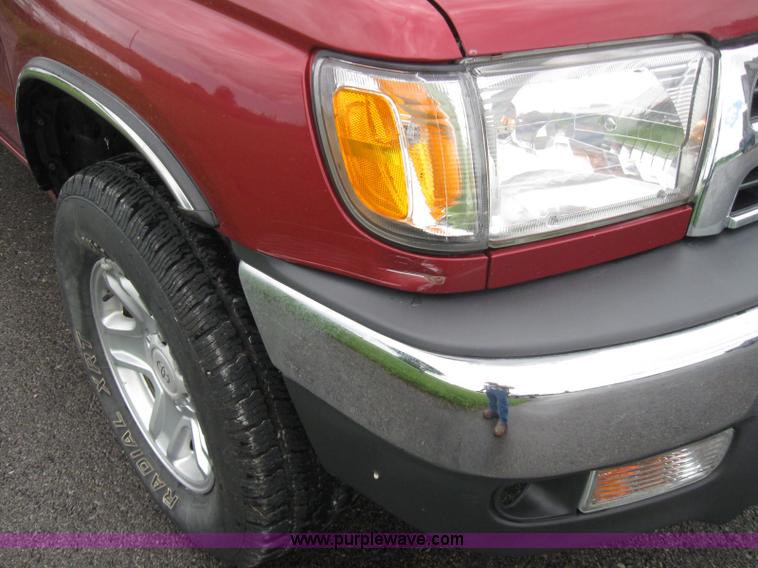 image for item 2225 2000 Toyota 4 Runner SR5