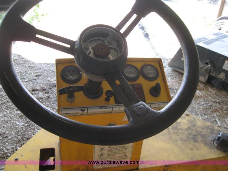 image for item 2251 Beuthlig B305 vibratory roller