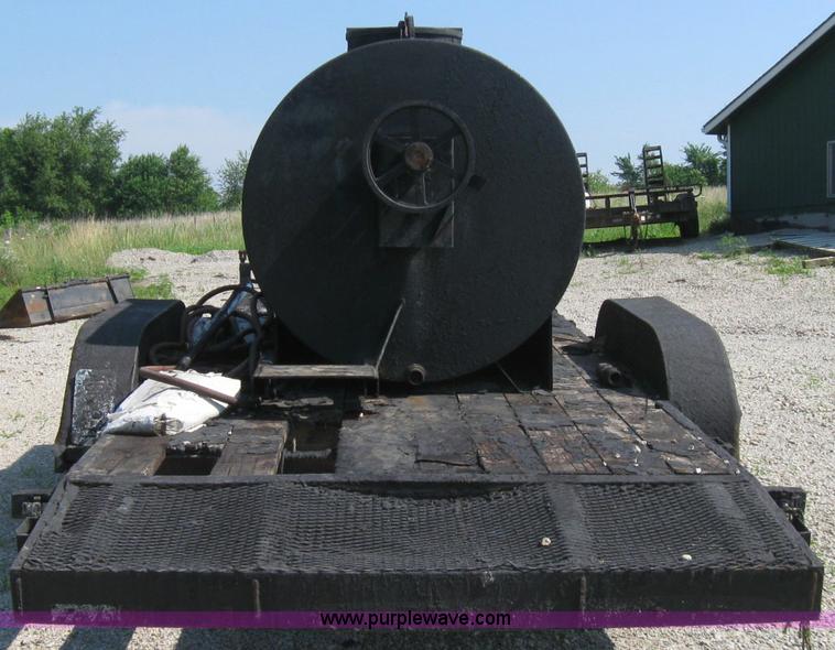 image for item 2257 Seal coat rig