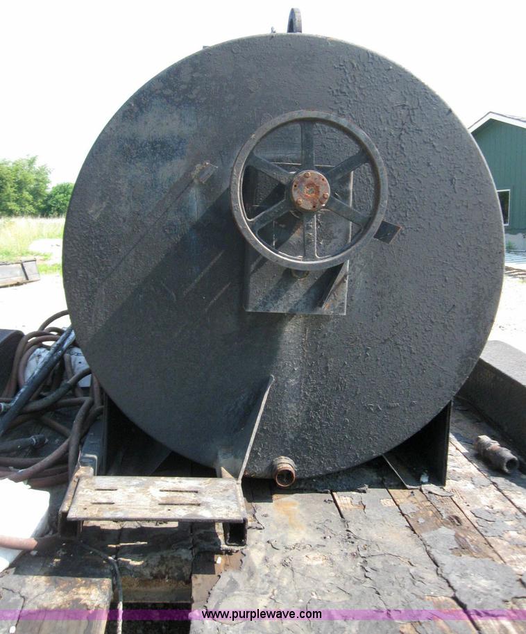 image for item 2257 Seal coat rig