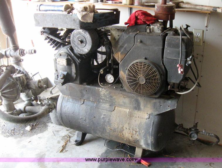 image for item 2257 Seal coat rig